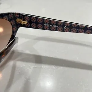 NWOT [Tory Burch] Women’s Retro Sunglasses BROWN HAVANA TY7038 1043/13 Tory Burch | Accessories | Nwot Tory Burch Womens Retro  main image 3